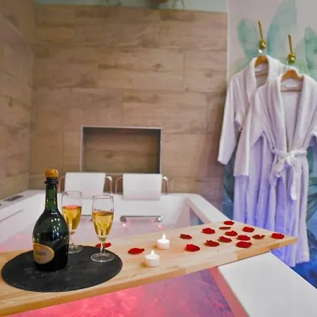 Tropicoon Jacuzzi Centre Parking Free *