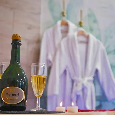 Tropicoon Jacuzzi Centre Parking Free *