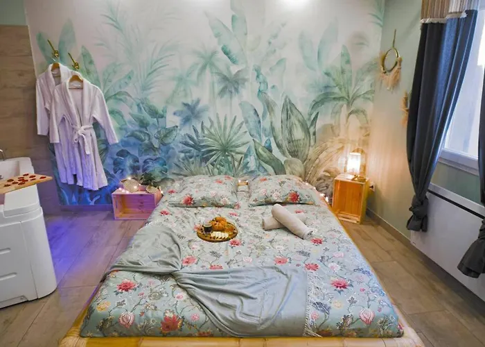 Tropicoon Jacuzzi Centre Parking Free